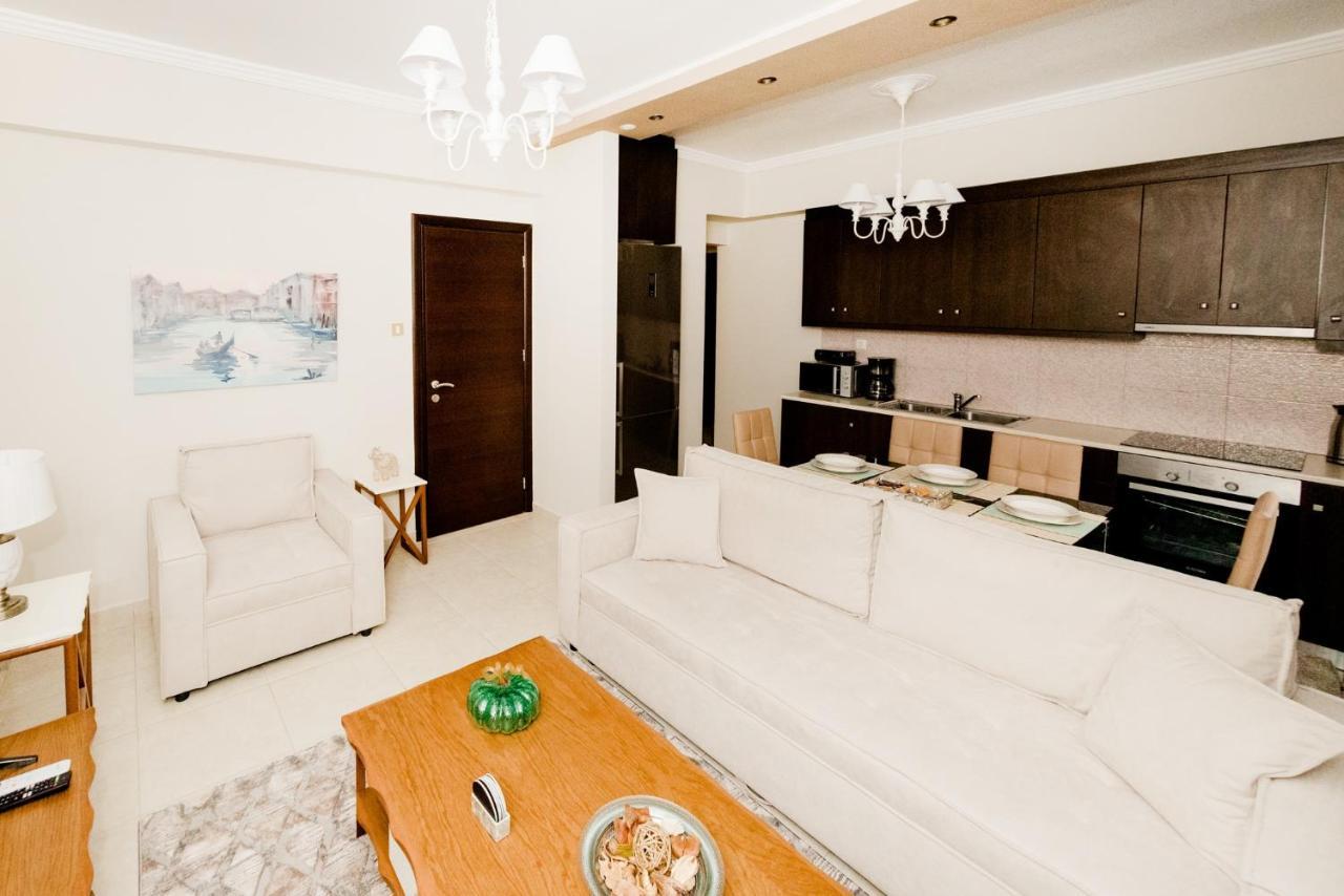 Best House, Ellinou Stratiotou, Ayia, Patra Dış mekan fotoğraf